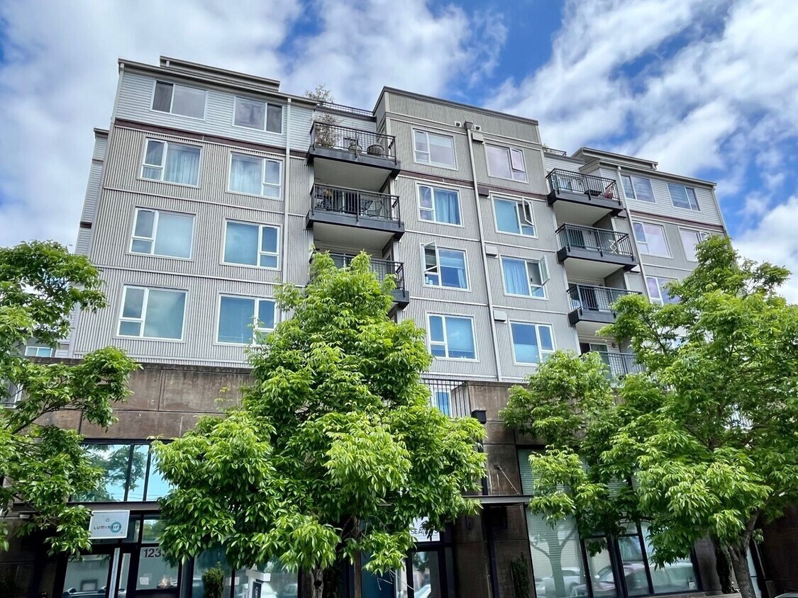 Primary Photo - Luminaire Condominiums ~ Lake City