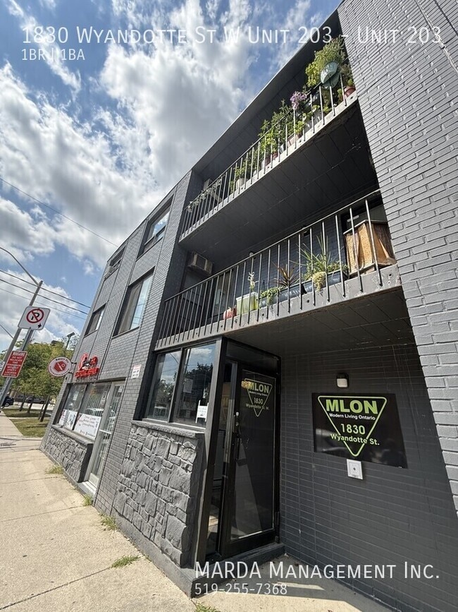 Building Photo - 1830 Wyandotte St W