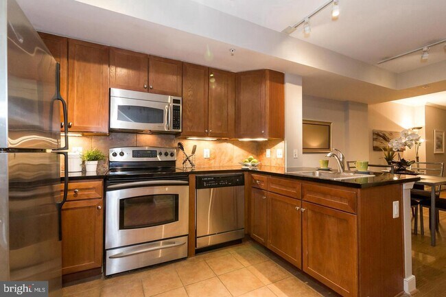 Building Photo - 616 E St