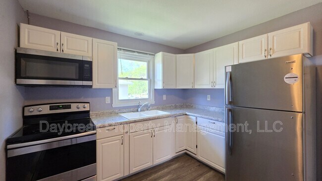 Building Photo - 204 4th St NW