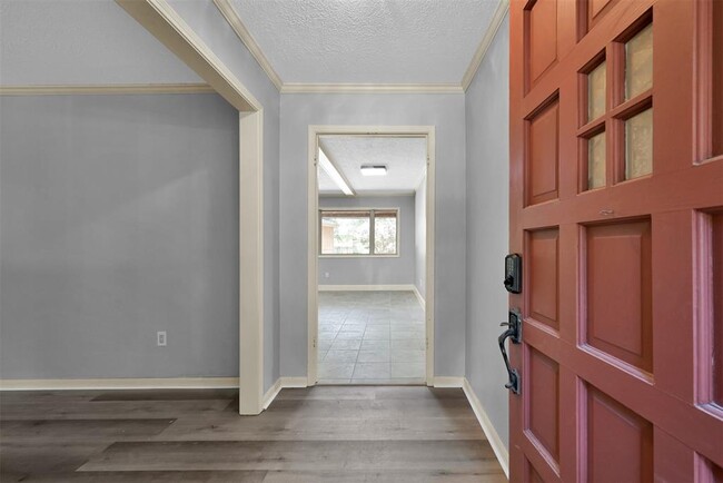 Building Photo - 2239 Pine River Dr