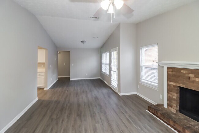 Foto del edificio - 643 Tarragon Wy SW