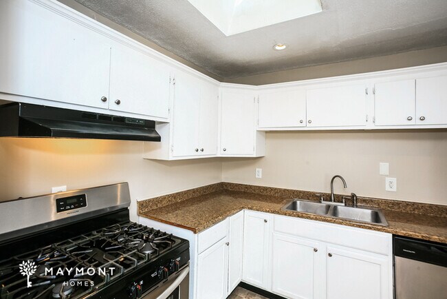 Building Photo - Lovely 4 Bedroom Home in Indianapolis, IN