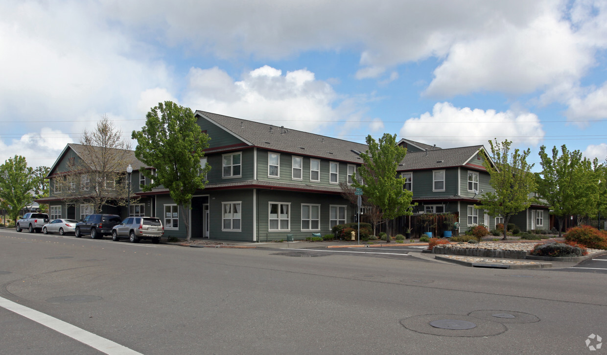 9940 Starr Road - Starr Station