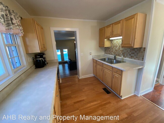 Building Photo - 3 br, 1 bath House - 916 Trail Eight