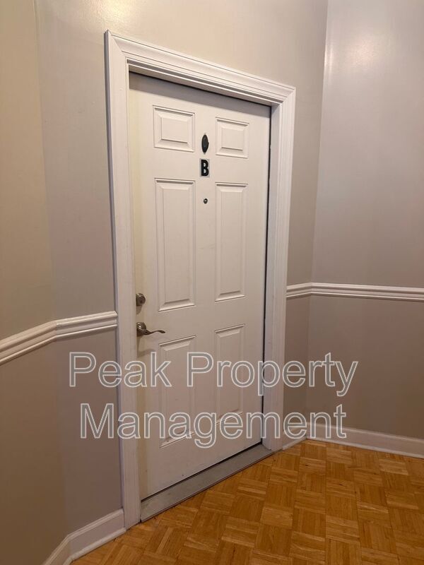 Foto del edificio - 300 W Clay St