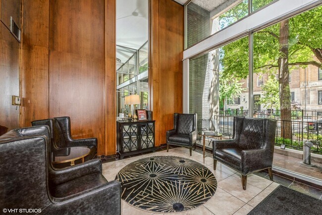 Foto del edificio - 30 E Division St
