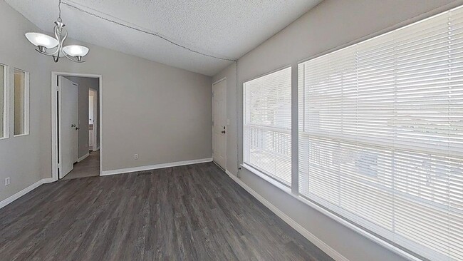 Building Photo - 309 N Poe St