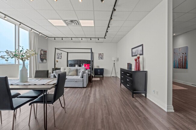 Photo du bâtiment - 1275 Finch Ave W