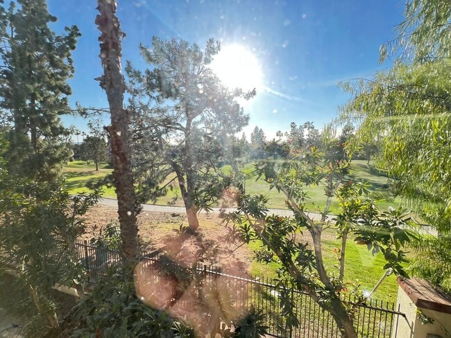 Foto del edificio - Charming Tustin Ranch Home in Gated Community on Golf Course!