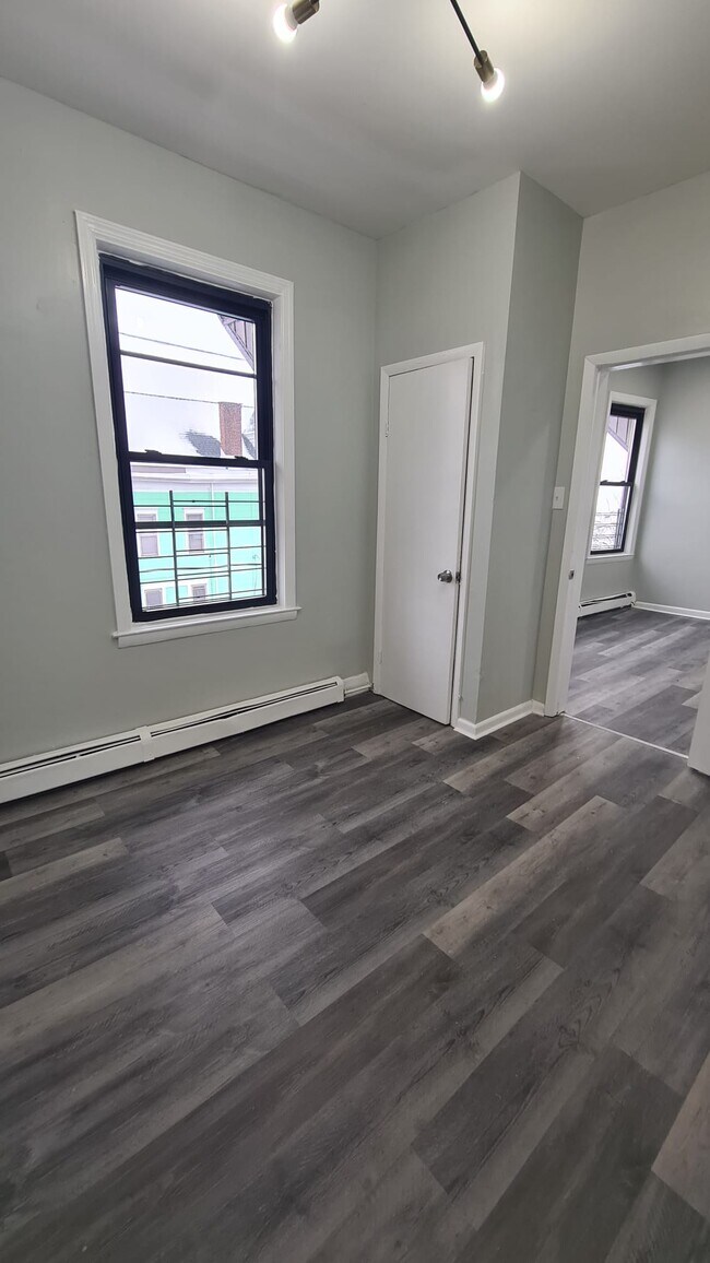 Foto del edificio - 827 Ridge St