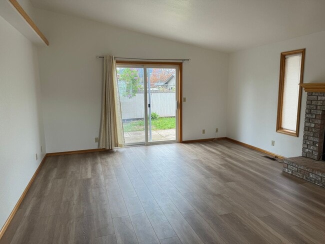 Building Photo - 3 Bedroom 2 Bathroom house in wonderful ne...