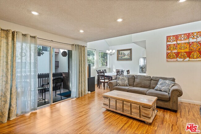 Building Photo - 5950 Canterbury Dr