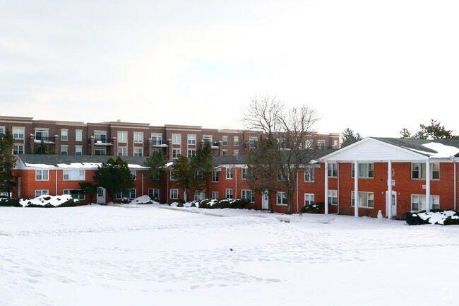 Building Photo - 201-235 Johnson St