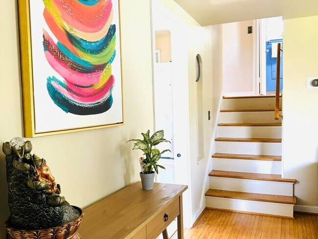 Foto del edificio - Charming 4 Bedroom Home in Desirable Snyde...