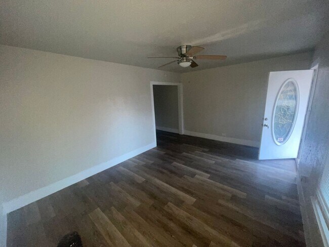Building Photo - D&amp;G Ventures LLC-111/113 N. Nueces
