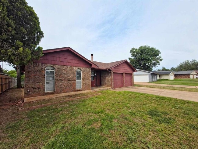 Building Photo - 13917 N Everest Ave