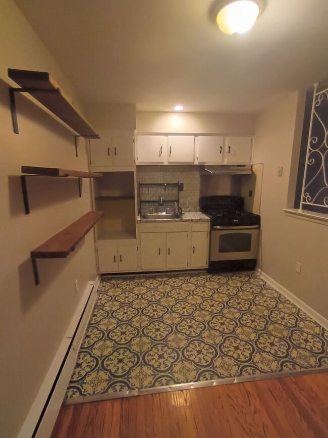 Building Photo - Spacious Newly Renovated Frankford Apartment