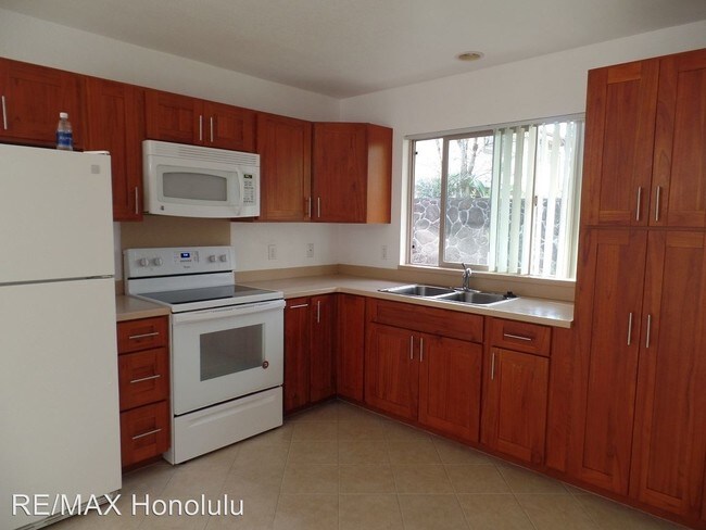 Building Photo - 3 br, 1 bath House - 95-1070 Keni St.