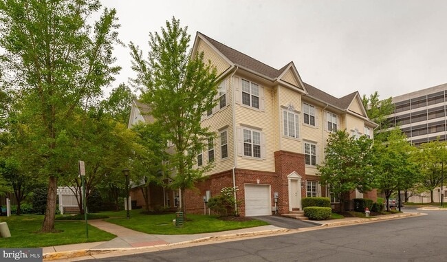 Foto del edificio - 8067 Nicosh Cir Ln