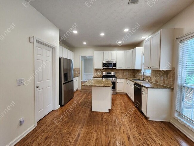 Building Photo - 3371 Shallowford Green Dr
