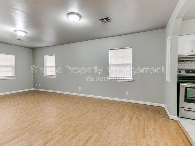 Building Photo - 137 S Draper Ave