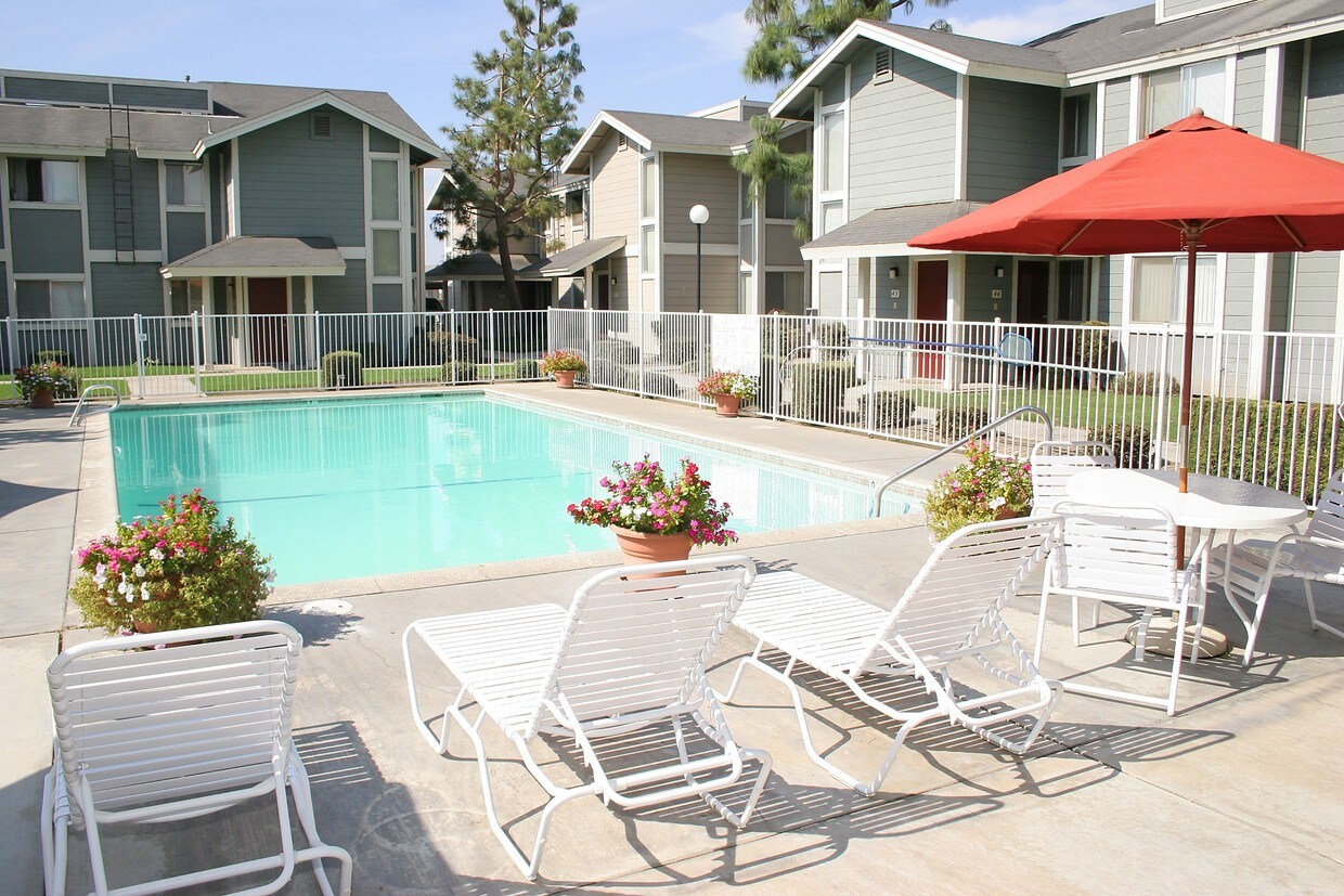 Del Pine Terrace Apartments Bakersfield, CA