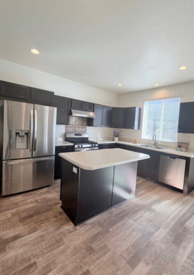 Building Photo - 2966 S Willow Creek Dr