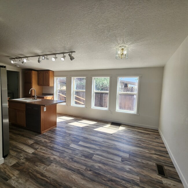 Building Photo - 21533 W Laura St
