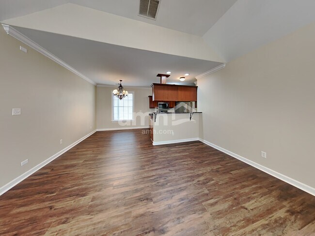 Foto del edificio - 6900 Lagrange Grove Dr