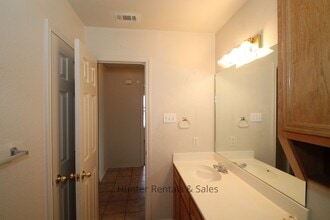 Building Photo - 3211 Raven Dr