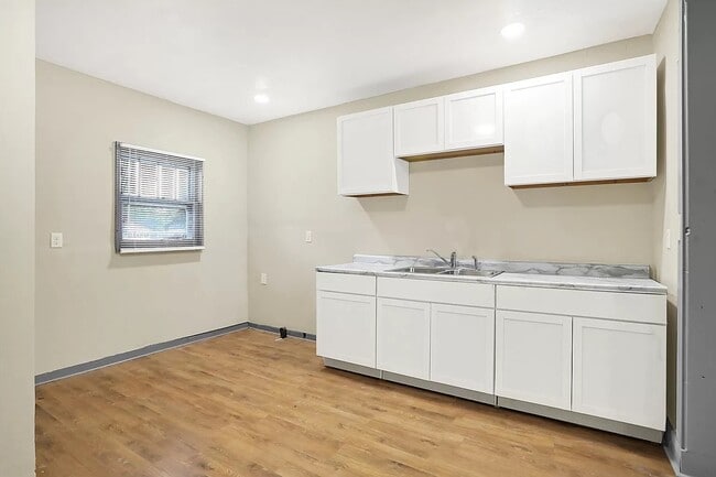 Building Photo - 1611 Nichol Ave