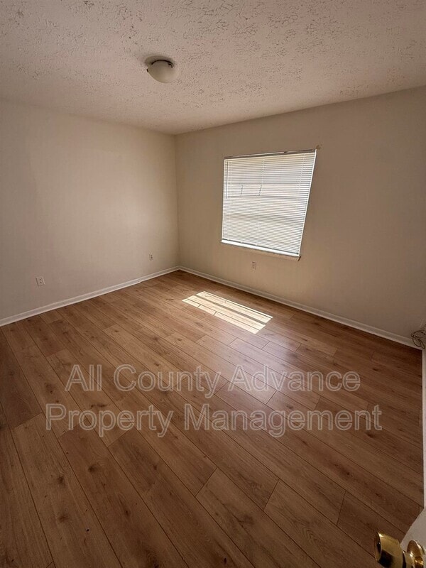 Building Photo - 4911 E Temple Heights Rd