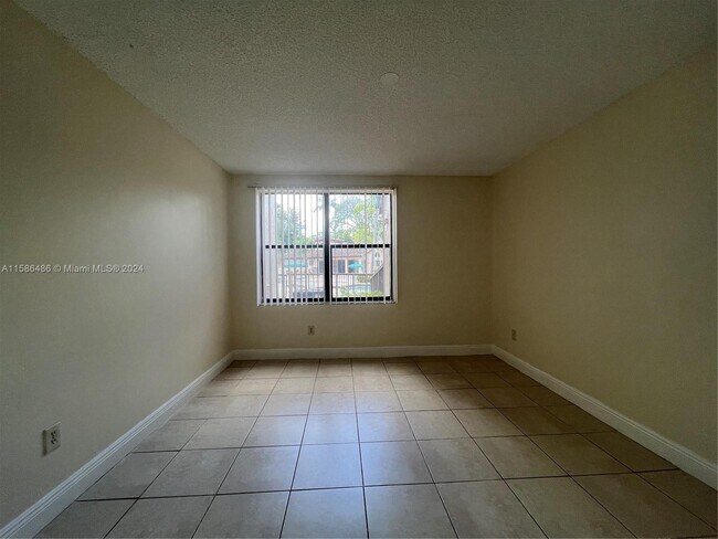 Foto del edificio - 4441 W McNab Rd