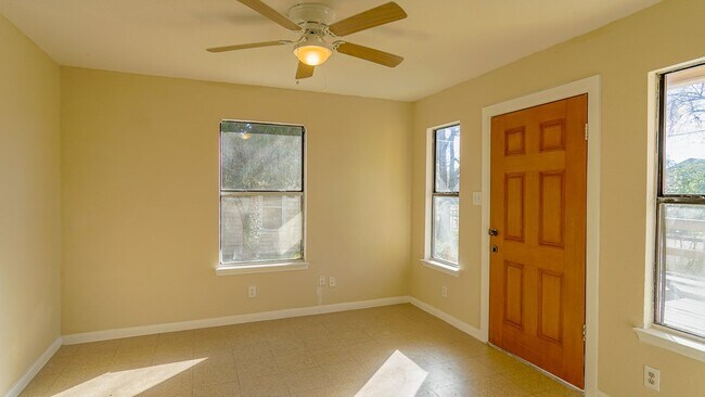 Building Photo - 211 Spaatz St
