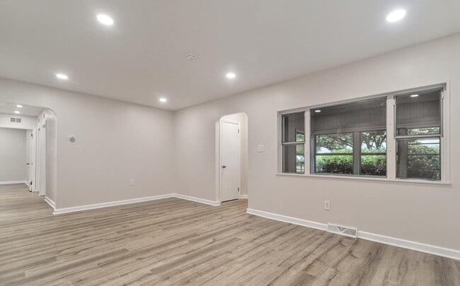 Building Photo - 154 Orchard Ave