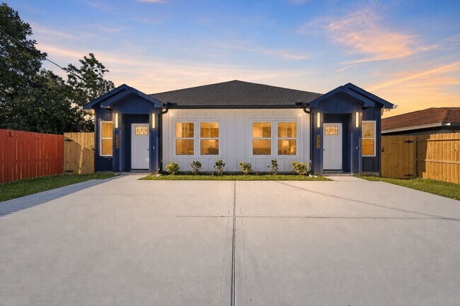 Building Photo - 4606 Mallow St
