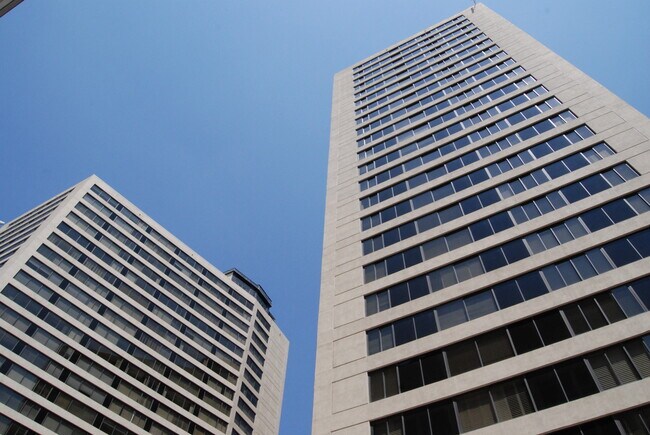 Foto del edificio - 48 W 300 S