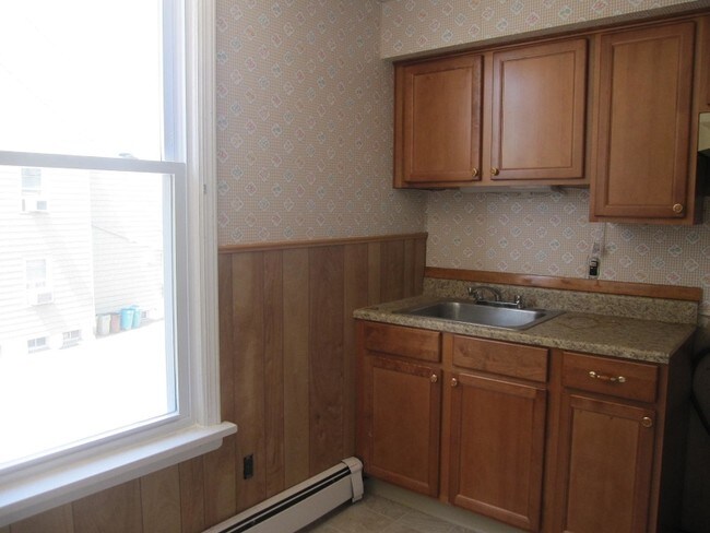 Interior Photo - 21 E Barbour St