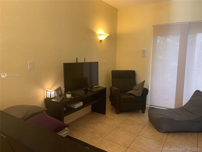 Foto del edificio - 5600 NW 114th Pl