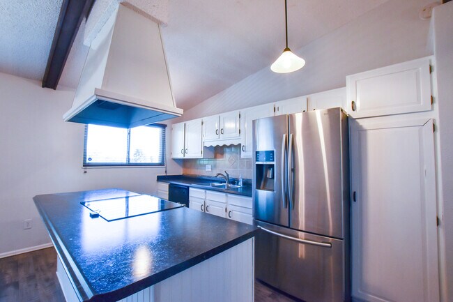 Foto del edificio - 4925 Hackamore Dr N