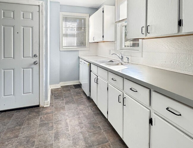 Foto del edificio - 750 Lake Dr SE