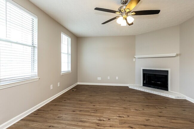 Foto del edificio - 104 River Bend Rd