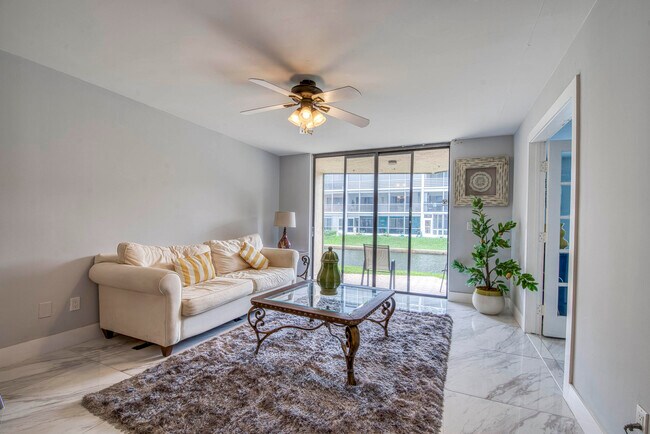 Foto del edificio - 896 N Federal Hwy