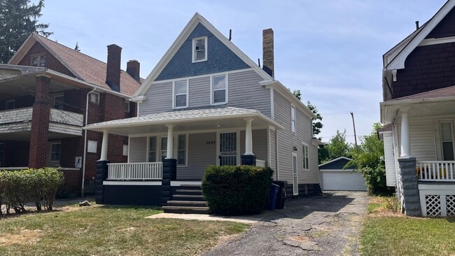 Building Photo - 3550 E 149th St