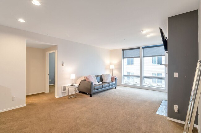 Building Photo - Amazing West Seattle 2 bedroom 2 bath W/S/...