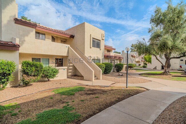 Building Photo - 2020 W Union Hills Dr
