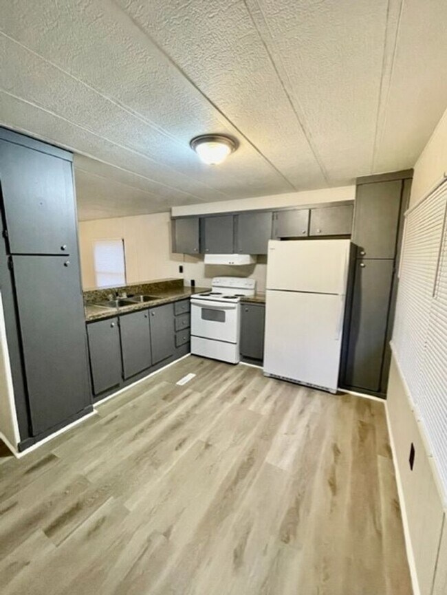 Foto del edificio - Adorable 2 bedroom 1 bath Moble Home located it Dallas