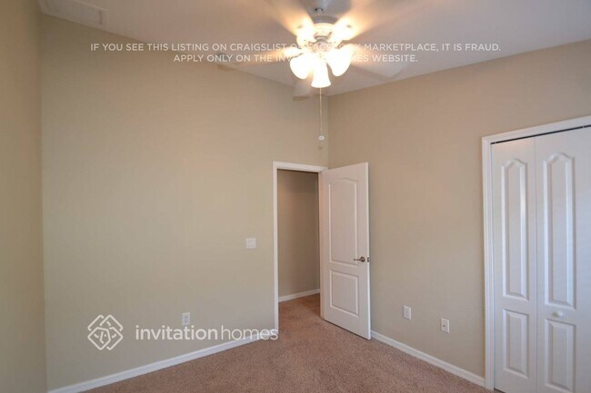 Foto del edificio - 8015 Alamosa Wood Ave
