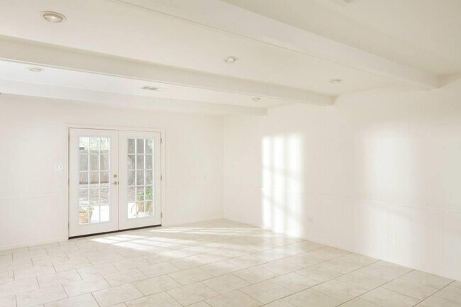 Foto del edificio - 5510 Viking Dr